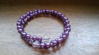 Bracelet avec perles de fantaisies mauves